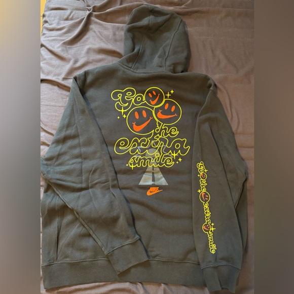 Nike Dri-Fit Black Hoodie - Picture 2 of 3